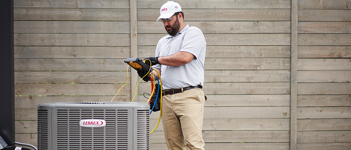 Dealer inspecting AC for short cycling issue